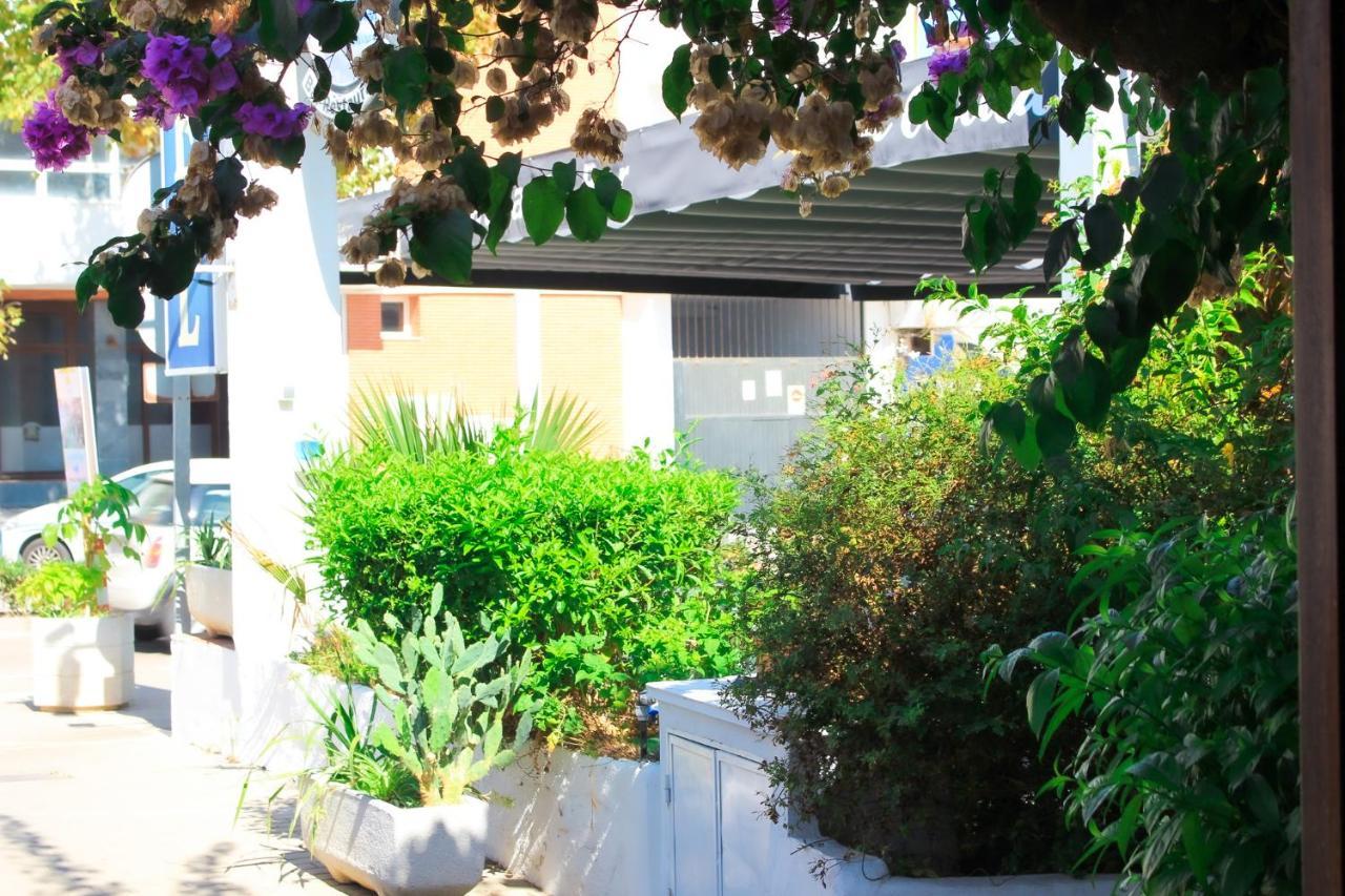 Hotel Patricia Torreguadiaro Exterior foto